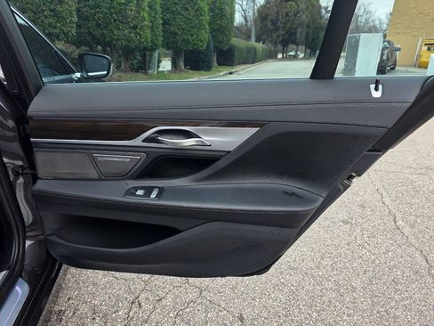 Used 2019 BMW 740i xDrive AWD/4WD image 34