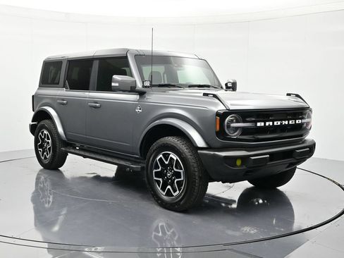 Used 2024 Ford Bronco Outer Banks image 3