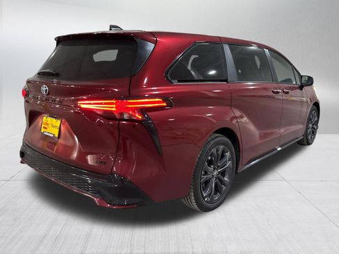 Certified 2025 Toyota Sienna XSE image 6