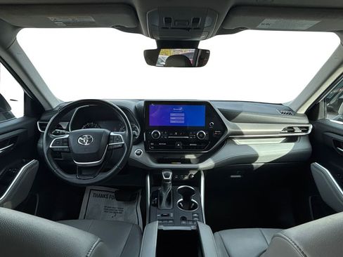 Used 2023 Toyota Highlander XLE image 18