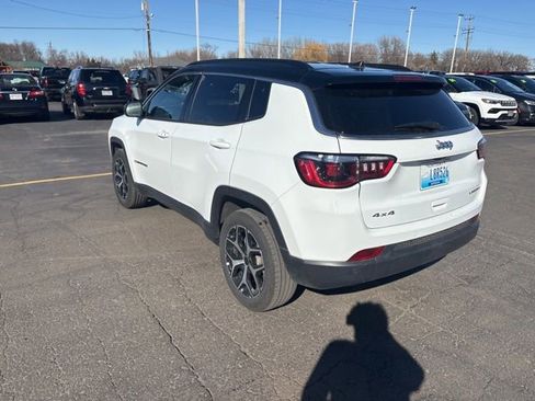 Used 2025 Jeep Compass Limited image 6