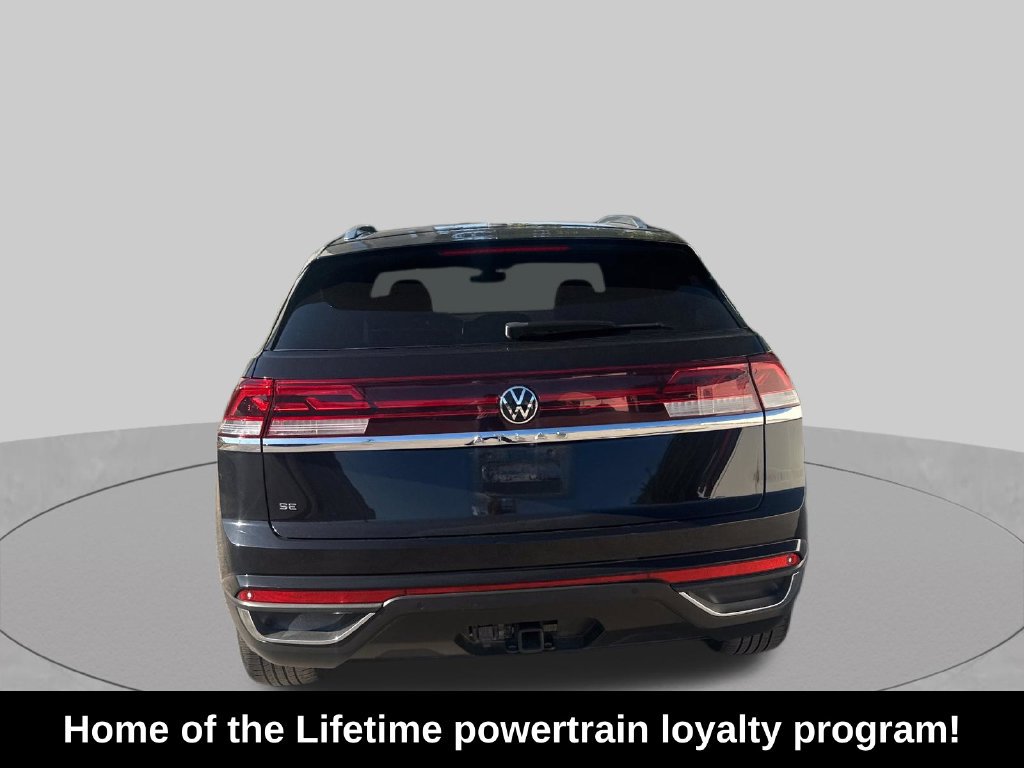 Used 2024 Volkswagen Atlas Cross Sport SE w/ Panoramic Sunroof Package FWD image 5