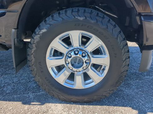 Used 2022 Ford F350 Platinum w/ FX4 Off-Road Package image 9