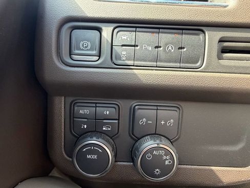 Used 2024 Chevrolet Suburban LT AWD/4WD image 37