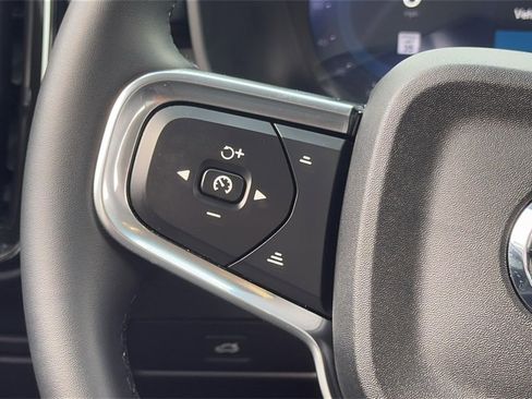 Certified 2025 Volvo XC40 B5 Plus image 10
