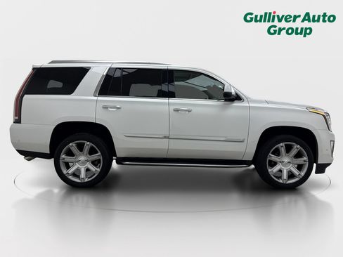 Used 2018 Cadillac Escalade Luxury RWD image 10