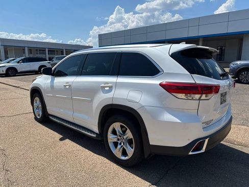 Used 2018 Toyota Highlander Limited FWD image 10