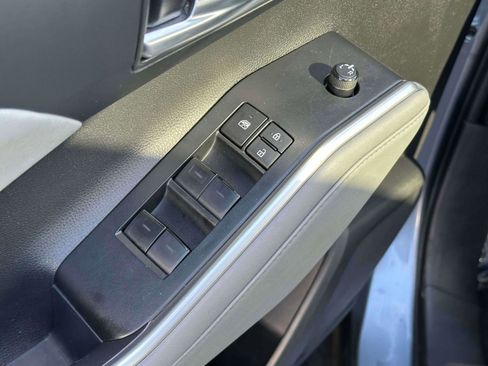 Used 2024 Toyota Highlander XLE image 17