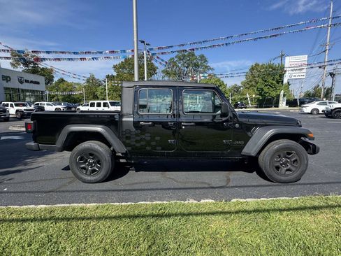 Used 2025 Jeep Gladiator Sport AWD/4WD image 5