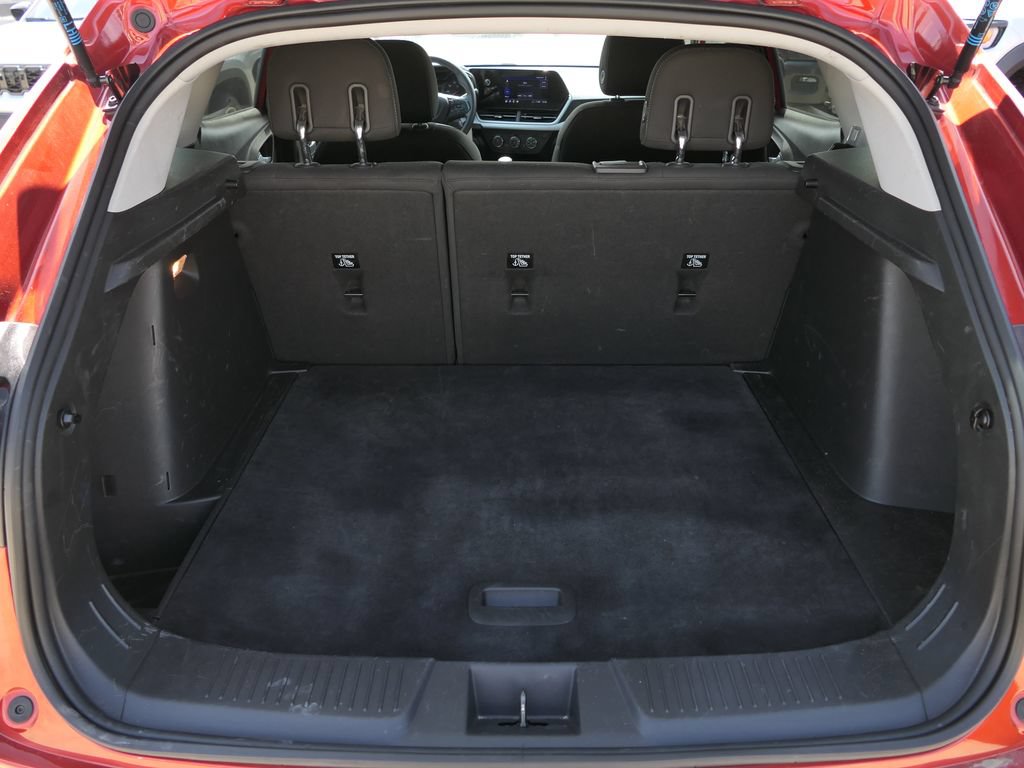 Used 2024 Chevrolet Trax LS w/ LS Convenience Package FWD image 17