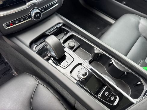 Certified 2025 Volvo XC60 B5 Core w/ Climate Package image 28