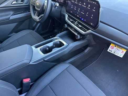 New 2026 Chevrolet Equinox EV LT image 17