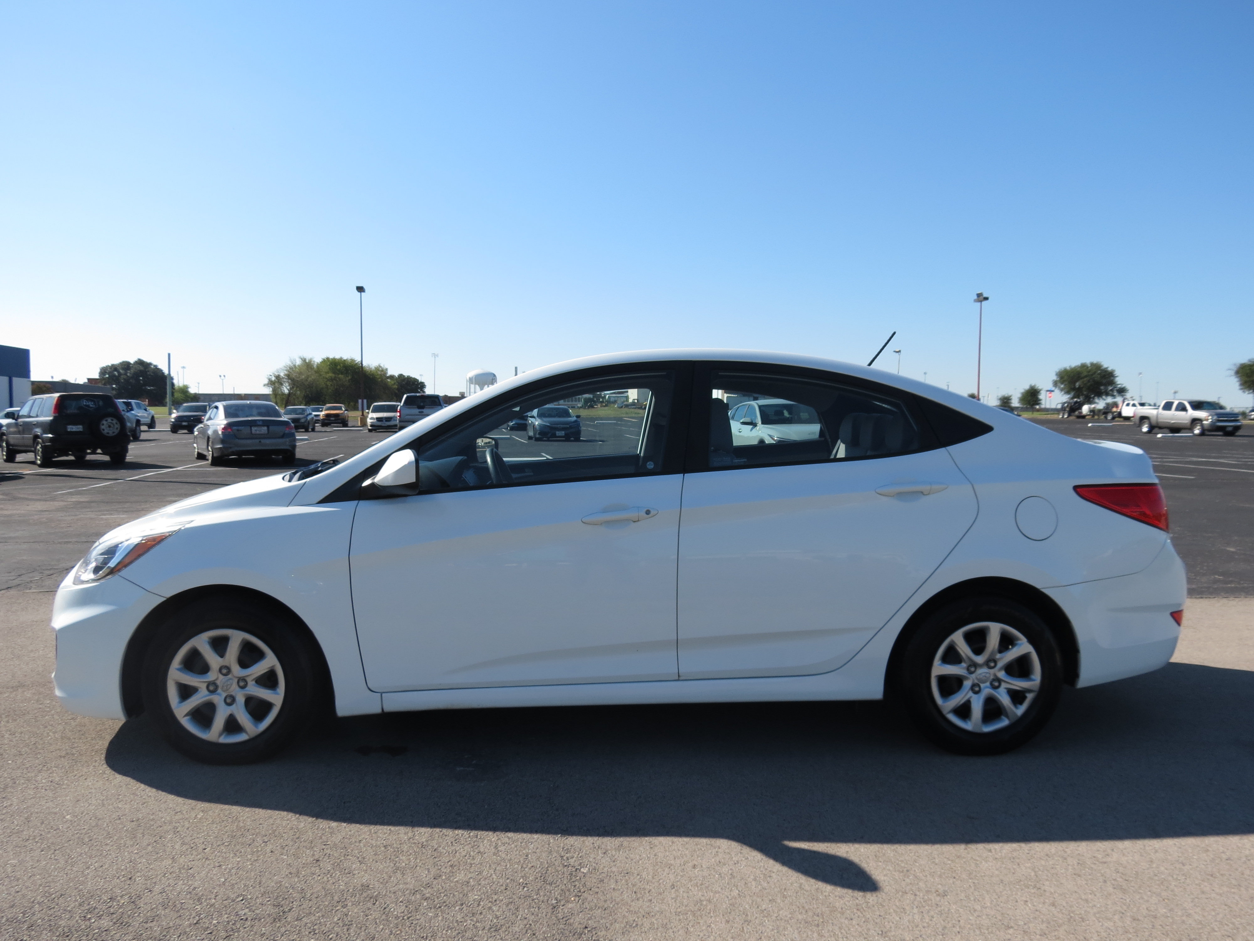 Used 2016 Hyundai Accent SE w/ Option Group 02 FWD image 5