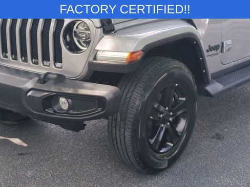 Used 2021 Jeep Wrangler Unlimited Sahara AWD/4WD image 9