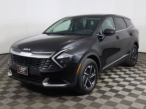 Used 2023 Kia Sportage LX image 6