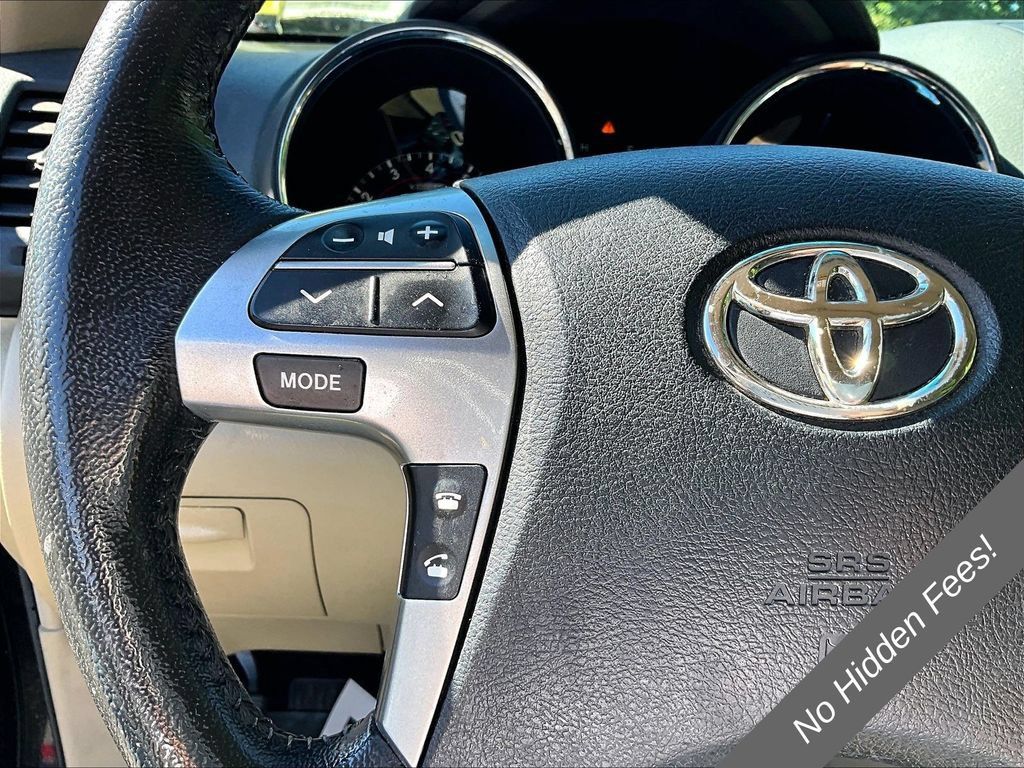 Used 2011 Toyota Highlander Limited w/ Tow Pkg AWD/4WD image 14