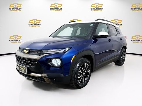 Used 2022 Chevrolet TrailBlazer ACTIV w/ Sun and Liftgate Package FWD image 3