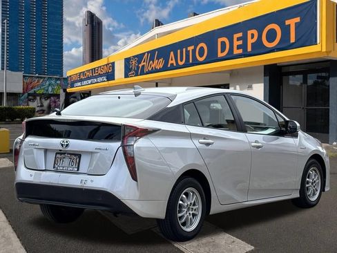 Used 2016 Toyota Prius Four FWD image 5