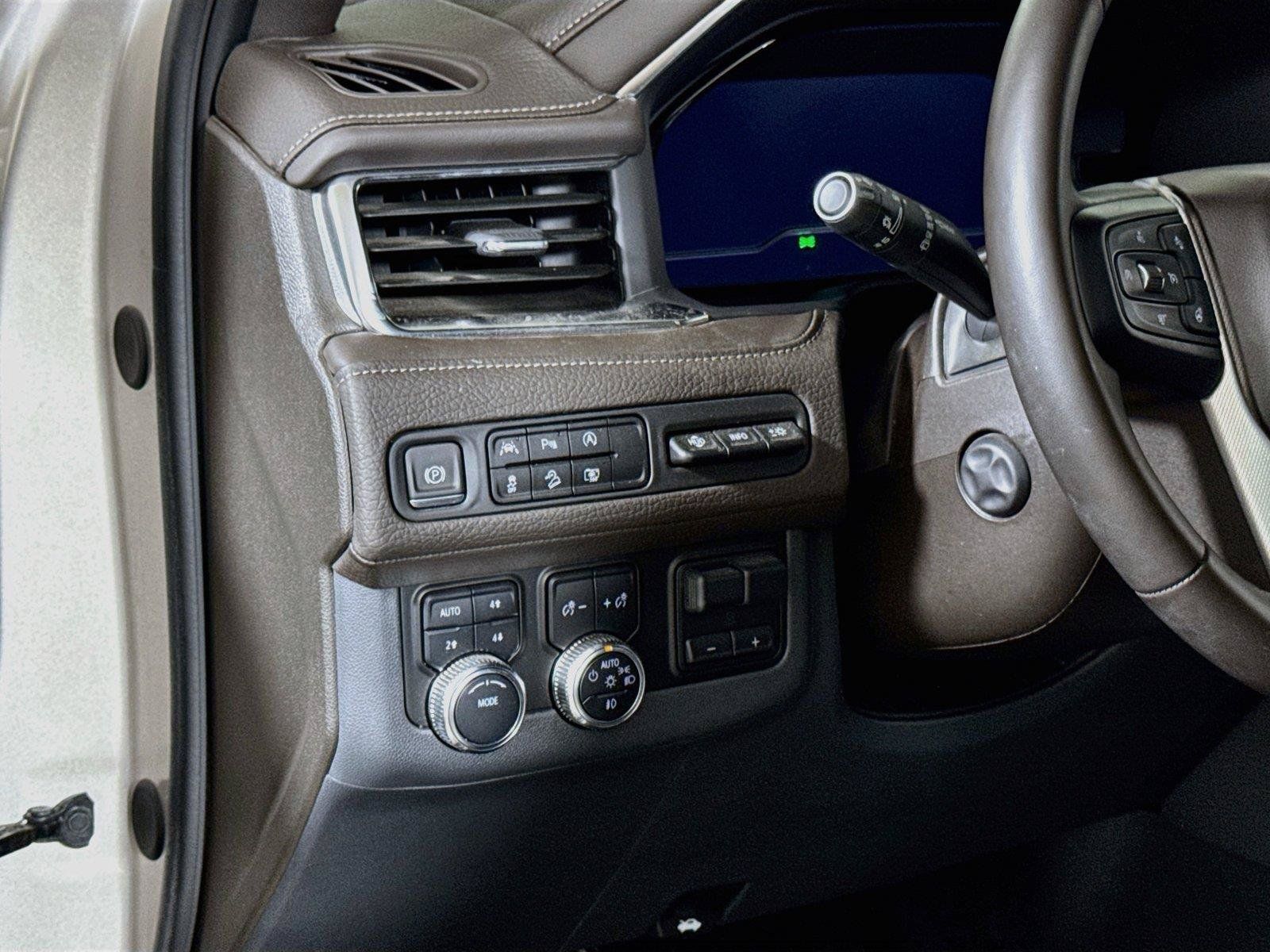 Used 2023 GMC Yukon Denali w/ Max Trailering Package AWD/4WD image 8