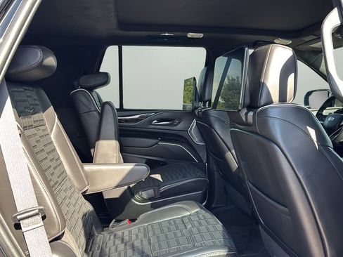 Used 2024 Cadillac Escalade Sport Platinum w/ LPO, ONYX Package AWD/4WD image 12