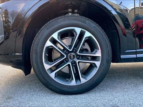 Used 2025 Audi Q5 Premium w/ Convenience Package image 10