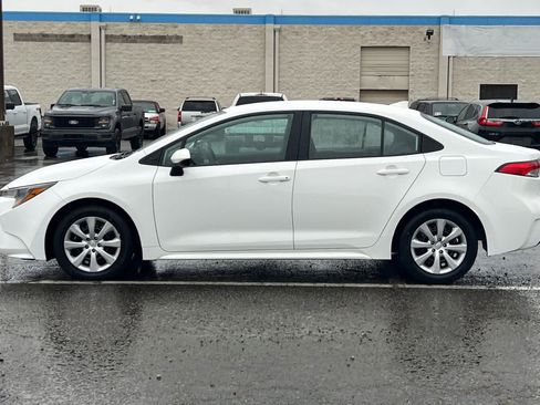 Used 2023 Toyota Corolla LE image 6