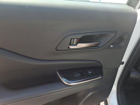 Used 2024 Toyota Crown Platinum image 6