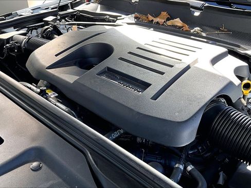 Used 2025 Land Rover Discovery Dynamic SE image 31