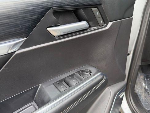 Used 2025 GMC Acadia Elevation image 18