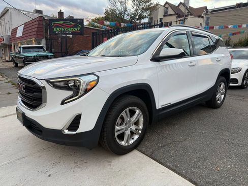 Used 2019 GMC Terrain SLE w/ Driver Convenience Package image 2