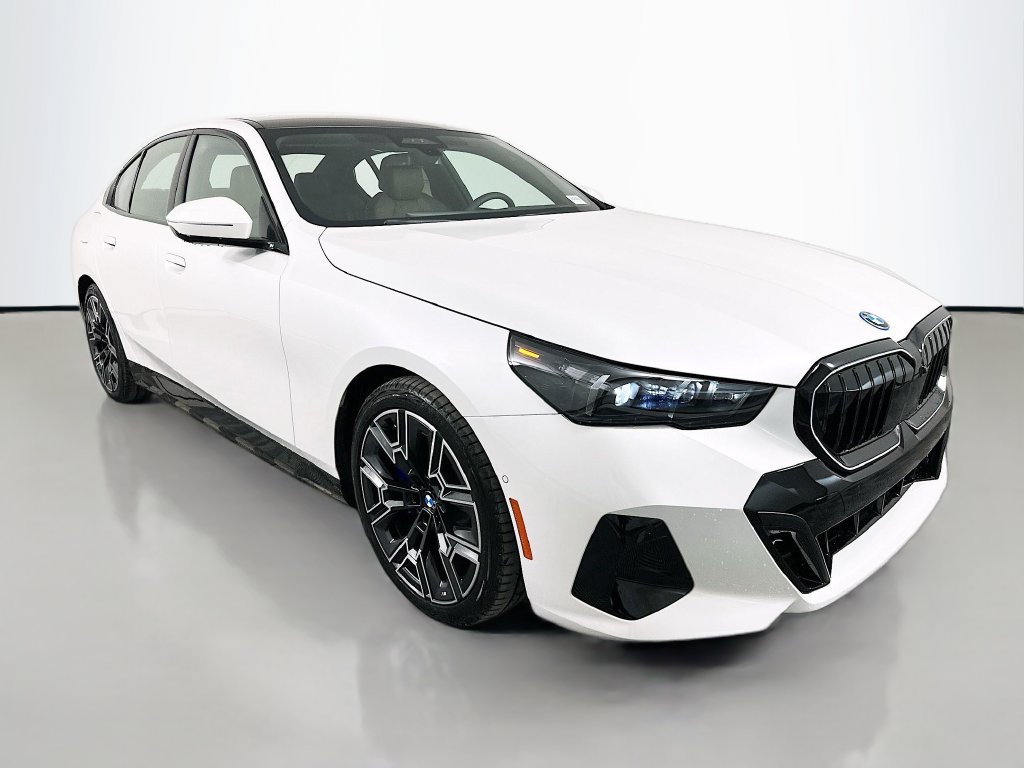 Used 2027 BMW 550e xDrive AWD/4WD image 3