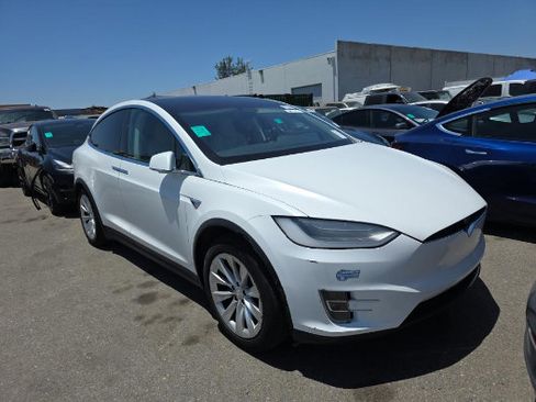 Used 2018 Tesla Model X 100D AWD/4WD image 3