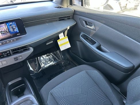 New 2026 Nissan Leaf FWD image 17
