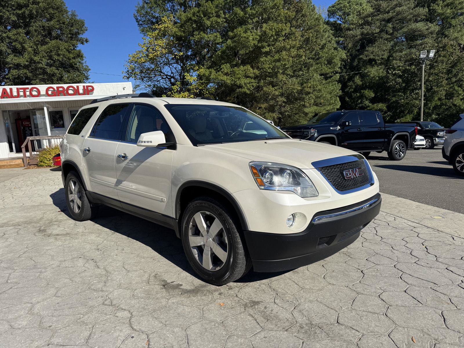 Used 2010 GMC Acadia SLT FWD image 1