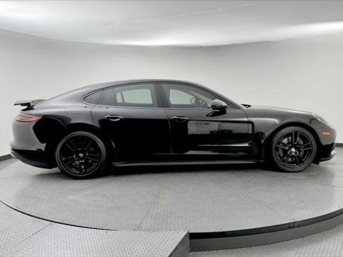 Used 2017 Porsche Panamera RWD image 9
