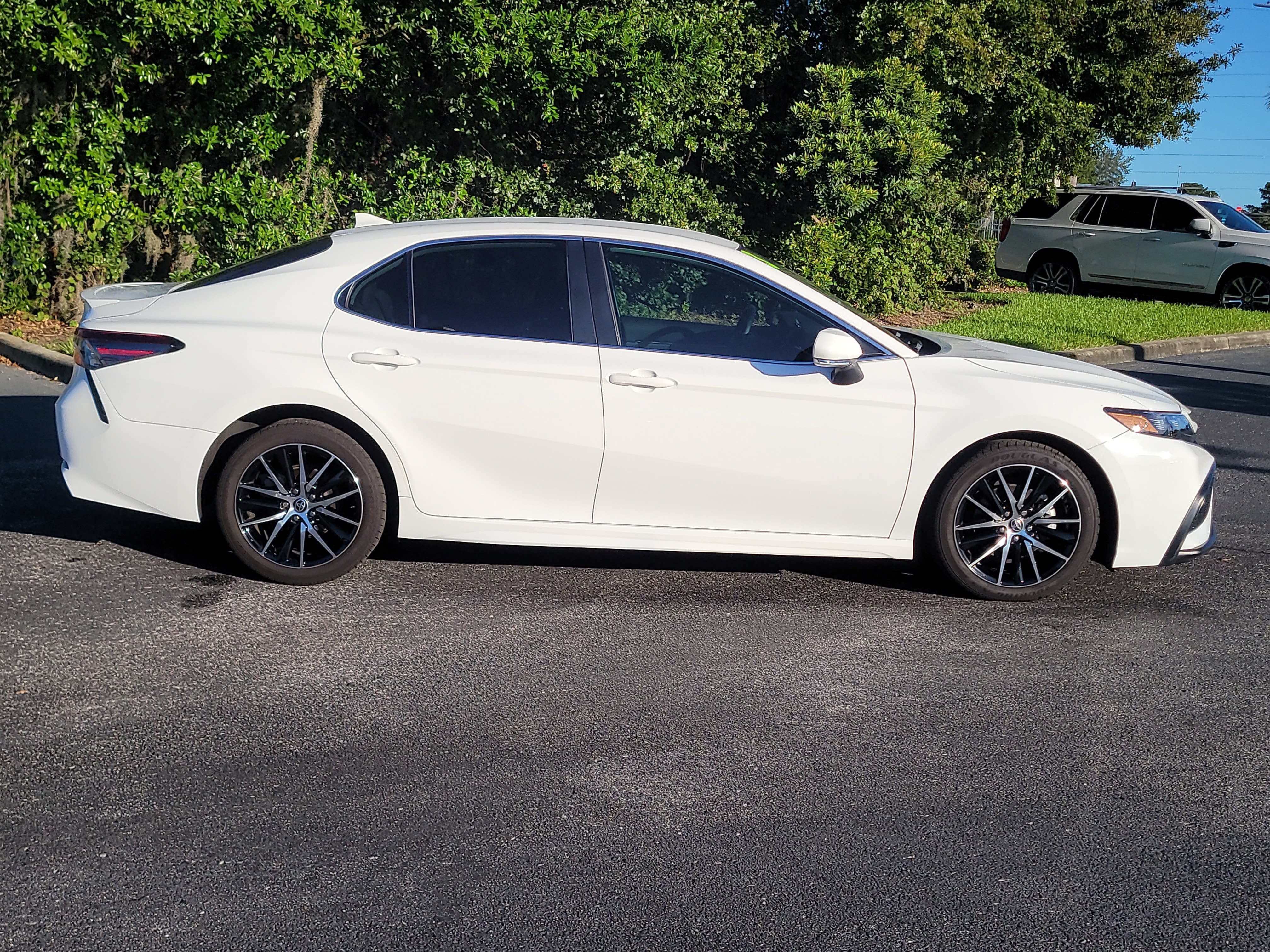 Used 2023 Toyota Camry SE FWD image 8