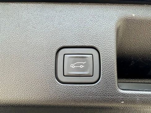 Used 2024 Chevrolet Equinox EV LT image 19