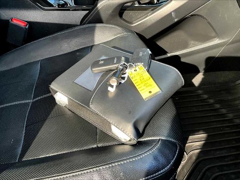 Used 2022 Kia Telluride EX w/ EX Premium Package image 14