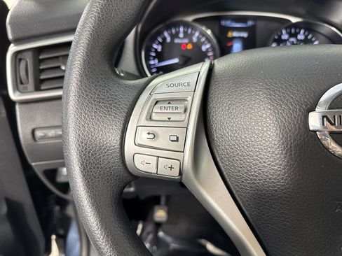 Used 2016 Nissan Rogue S image 12