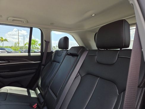 Used 2024 Jeep Grand Cherokee Limited w/ Black Appearance Package AWD/4WD image 22