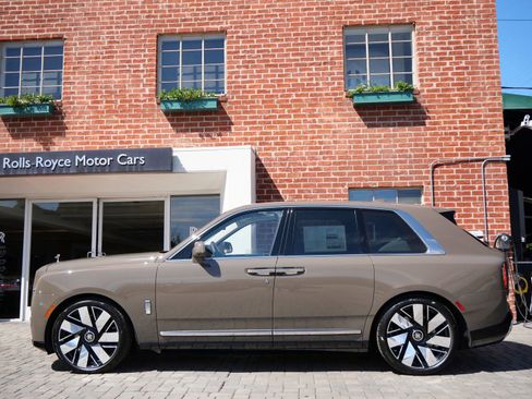 New 2026 Rolls-Royce Cullinan AWD/4WD image 3