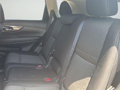 Used 2019 Nissan Rogue SV w/ Premium Package FWD image 27
