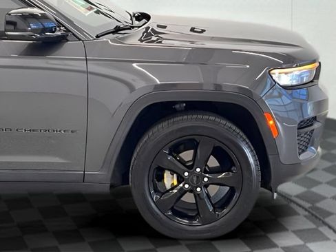 Used 2023 Jeep Grand Cherokee Altitude AWD/4WD image 8