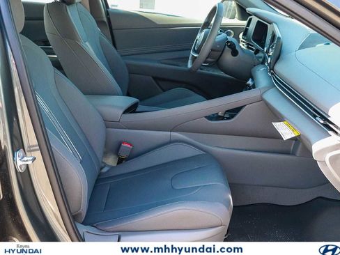 New 2026 Hyundai Elantra SEL Sport FWD image 18