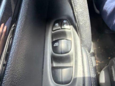 Used 2017 Nissan Rogue S AWD/4WD image 14