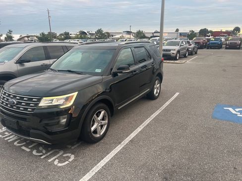Used 2016 Ford Explorer XLT w/ Equipment Group 202A image 2