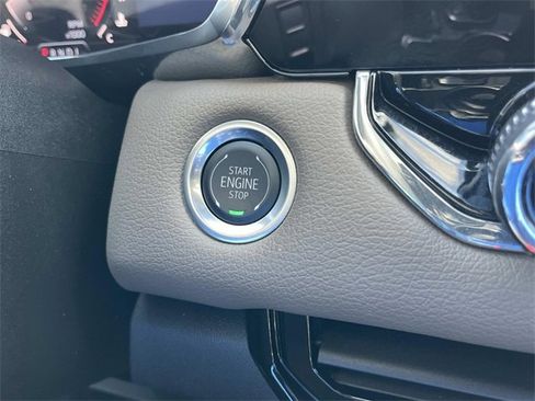 Used 2024 GMC Canyon Denali image 38