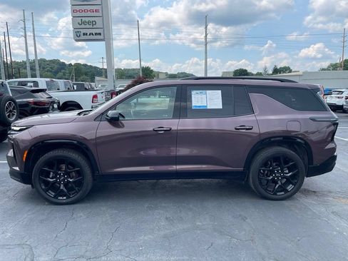 Used 2024 Chevrolet Traverse RS FWD image 9