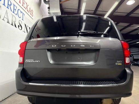 Used 2017 Dodge Grand Caravan SXT image 7