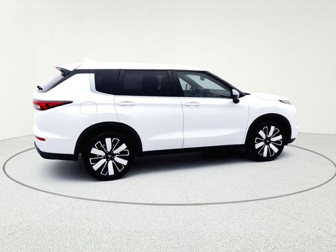 Used 2022 Mitsubishi Outlander SE AWD/4WD image 7